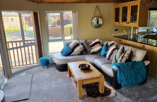 Troutbeck Bridge Cabin | Cheerful 3 bedroom Lodge At White cross Bay Windermere