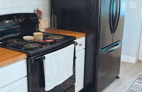 Lakeview House | Cheerful 3-Bedroom Home with Indoor Fireplace