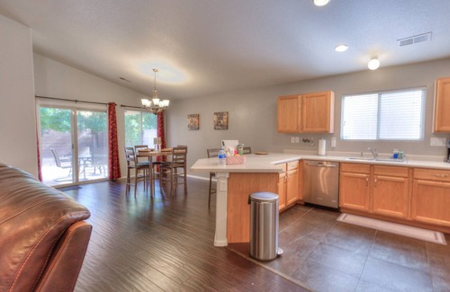 Quaker Heights House | Cheerful 3 bedroom home w/outdoor kiva fireplace