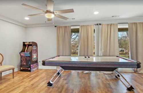 Libertyville House | Cheerful 3-bedroom home l Free parking on premises
