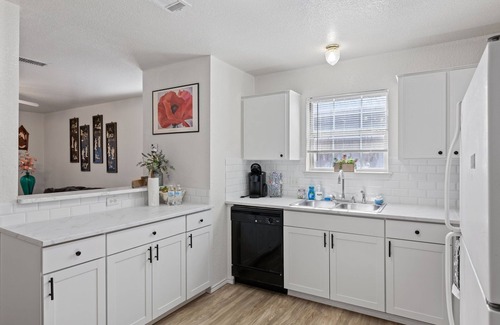 Killeen House | Cheerful 3-bedroom with fenced backyard.