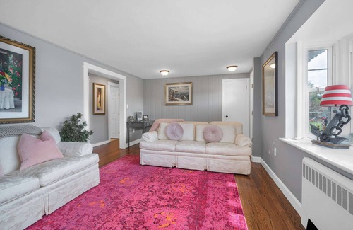 Waterford House | Cheerful 3bd Cape yards from river/beach access
