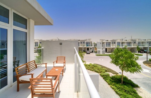 Dubai Ski Chalet | Cheerful 3BR Townhouse at DAMAC Hills 2, Dubailand by Deluxe Holiday Homes