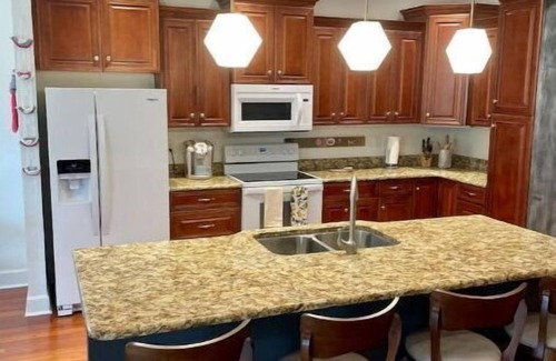 Winter Haven House | Cheerful 4 Bed, 3 Bath Home with Screened Pool