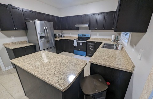 Alcona House | Cheerful 4 Bedroom house with indoor fireplace