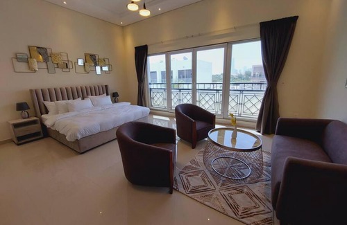 Jumeirah Park Villa | Cheerful 4-bedrooms villa with private pool &gardn