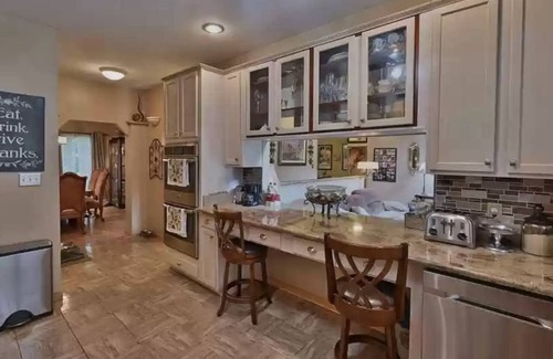 East Stroudsburg Villa | Cheerful 5-bedroom resort villa with heated pool