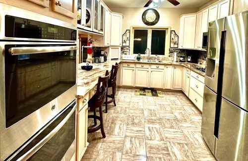 East Stroudsburg Villa | Cheerful 5-bedroom resort villa with heated pool