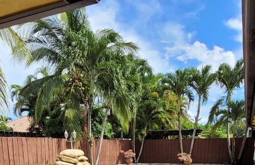 Country Walk House | Cheerful 5 bedroom Pool Home