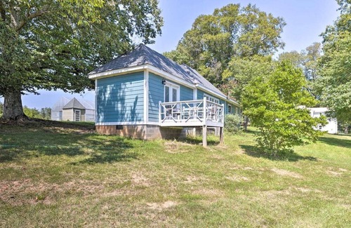 Boyd Tavern House | Cheerful and Bright Cottage with Pond View