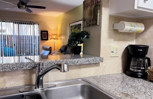 El Lago Condo | Cheerful Calming Condo near Clear Lake, NASA, Kemah, League City, and Pasadena.