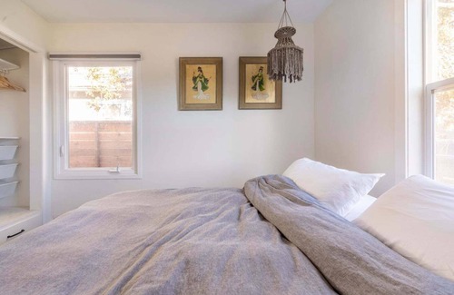 Napa Cottage | Cheerful Cottage 1.5 mi from Downtown Napa