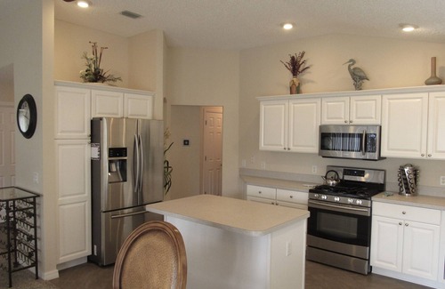 Sabal Chase Villa | Cheerful, Courtyard Villa Close to Lake Sumter Landing, Walk to Pool, Yamaha GC