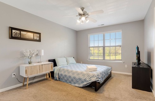 Sans Souci House | Cheerful Cozy Home in Heart of Greenville