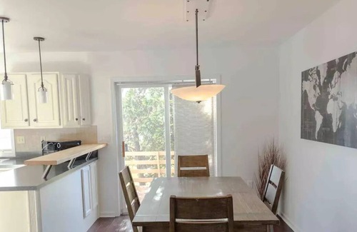 Historic Downtown Lancaster House | Cheerful, cozy home in the heart of Amish country!