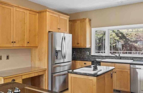 Ashland Other | Cheerful farmhouse villa on 11 acres