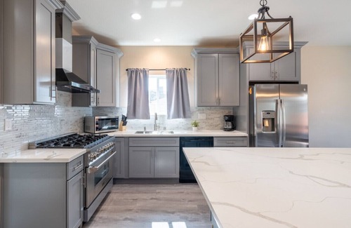 Bonita House | Cheerful Home - 3bdrm 2.5 bath. 2 King Beds!