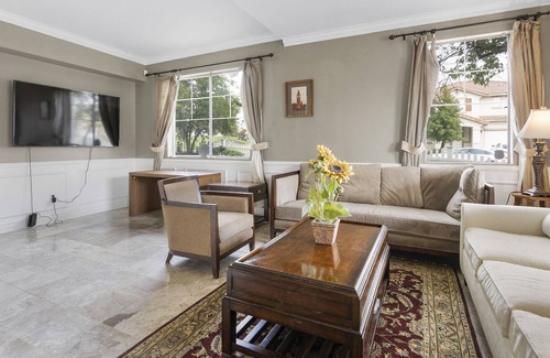 Estates at Canyon Crest House | Cheerful home easy access to Hwy 60 & 91 UCR