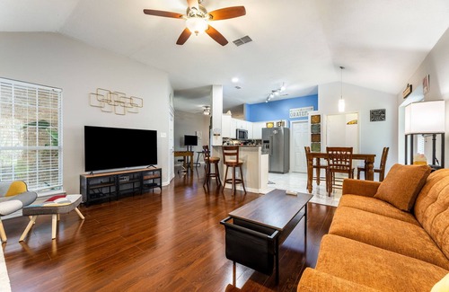 South Arlington House | Cheerful Home w/Huge Private Fenced Yard, 6 Smart TVs, Games, & Big Rooms