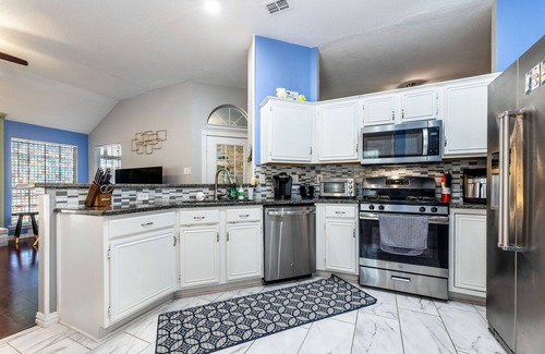 South Arlington House | Cheerful Home w/Huge Private Fenced Yard, 6 Smart TVs, Games, & Big Rooms