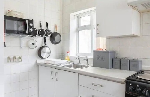 Liverpool Apartment | Cheerful Maisonette in the heart of Orrell Park