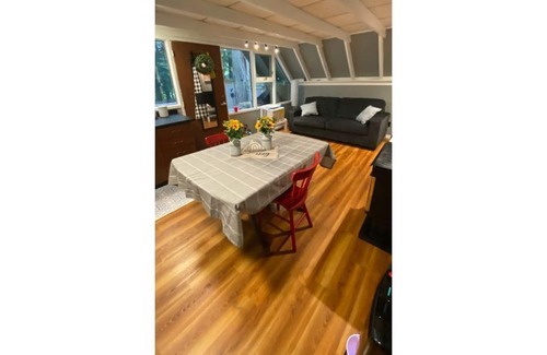 Innisfil Cottage | Cheerful-Secluded one Bedroom Chalet Year Round