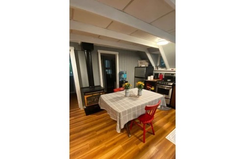 Innisfil Cottage | Cheerful-Secluded one Bedroom Chalet Year Round
