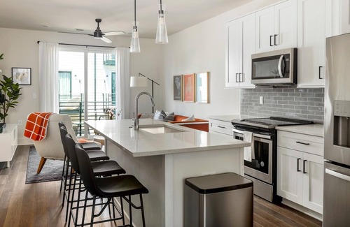 East Atlanta House | Cheerful Townhome with Garage | EAV | LOCAL
