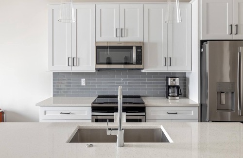 East Atlanta House | Cheerful Townhome with Garage | EAV | LOCAL
