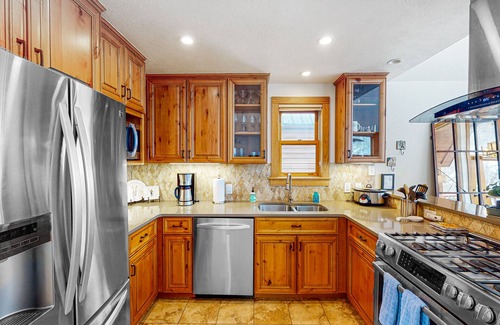 Telluride Condo | Cheerful, well-equipped mountain home with terrific views & fireplace