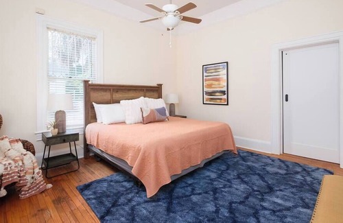 University Heights House | Cheery Downtown Duplex- 2 BR- Close to UF/ Shands