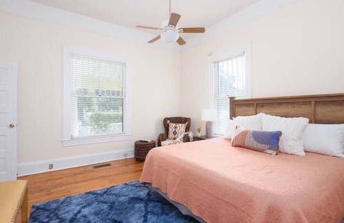 University Heights House | Cheery Downtown Duplex- 2 BR- Close to UF/ Shands