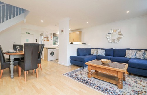 Falmouth House | CHELLOWDENE COTTAGE, family friendly, with a garden in Falmouth