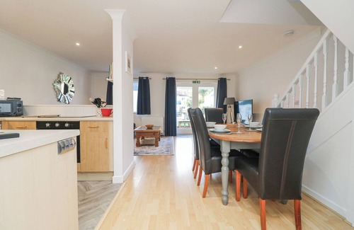 Falmouth House | CHELLOWDENE COTTAGE, family friendly, with a garden in Falmouth