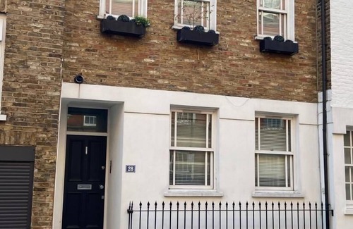 Chelsea House | Chelsea house with shops, museums and great transport links on your doorstep