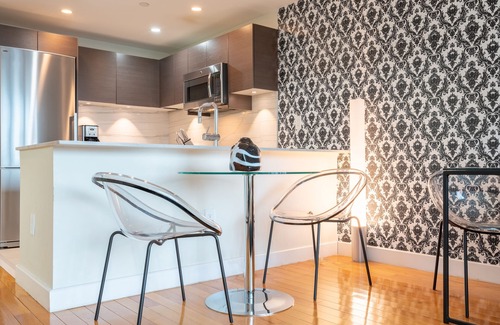 Midtown Apartment | Chelsea One Bedroom with Views and Amenities