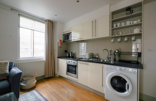 Chelsea Apartment | Chelsea Pied-a-terre In Luxury Building