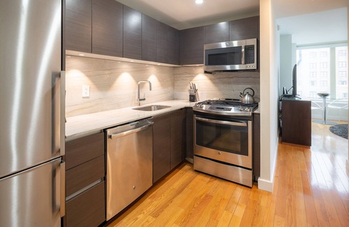 Midtown Apartment | Chelsea Studio in Luxury Building with Views