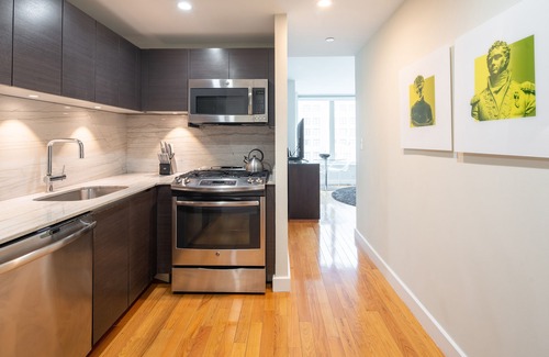 Midtown Apartment | Chelsea Studio in Luxury Building with Views