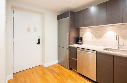 Midtown Apartment | Chelsea Studio in Luxury Building with Views