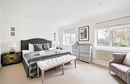 Chelsea Apartment | Chelsea Townhouse with Roof Terrace & Parking