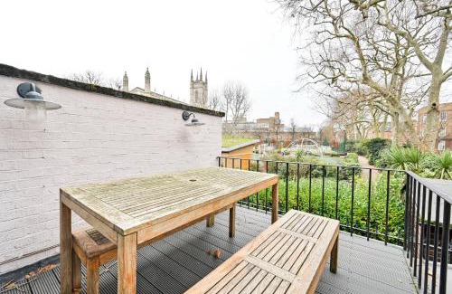 Chelsea Apartment | Chelsea Townhouse with Roof Terrace & Parking