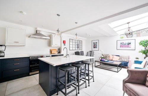 Chelsea Apartment | Chelsea Townhouse with Roof Terrace & Parking