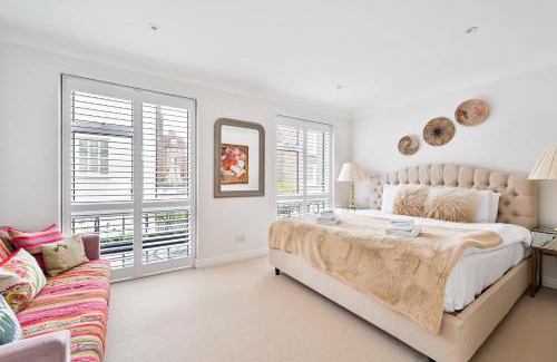 Chelsea Apartment | Chelsea Townhouse with Roof Terrace & Parking