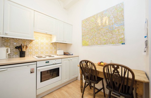 Chelsea Apartment | CHELTENHAM TERRACE, CHELSEA - Quaint 1 bed flat just 5 minutes walk to Sloane Sq