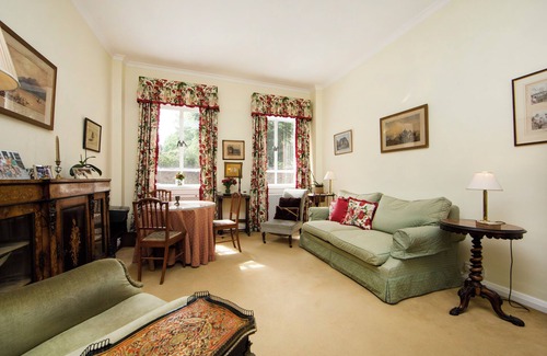 Chelsea Apartment | CHELTENHAM TERRACE, CHELSEA - Quaint 1 bed flat just 5 minutes walk to Sloane Sq