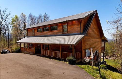 Gatlinburg - Pigeon Forge Ski Chalet | Cherokee - Lodge w - MtnViews- October Deals-HotTub-Fire Pit-GameRm