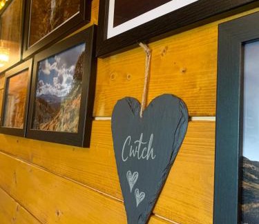 Welshpool Ski Chalet | Cherry Cabin - Little Log Cabin in Wales