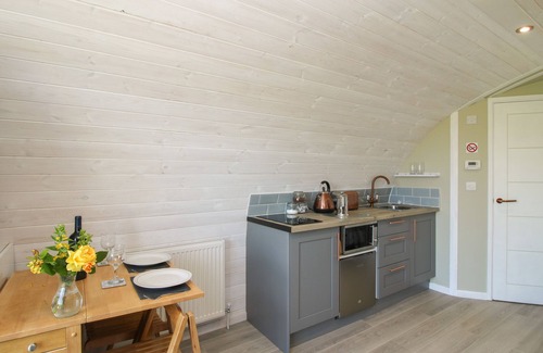Lyth Hill Cottage | CHERRY POD, pet friendly, character holiday cottage in Meole Brace
