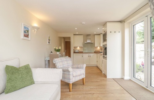 Kilmington Cottage | CHERRY TREE LODGE, family friendly in Kilmington, Devon